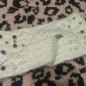 Elegant White Knit Headband with Pearls